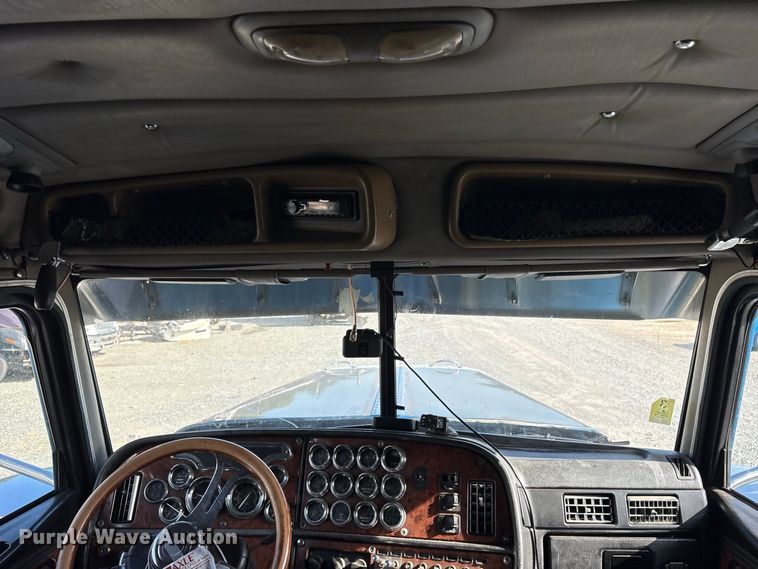 image for item YA3429 2006 Peterbilt 379 semi truck