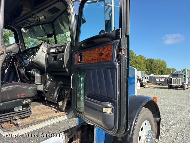image for item YA3429 2006 Peterbilt 379 semi truck