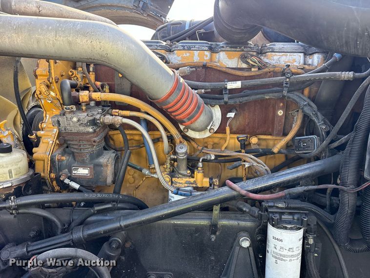 image for item YA3429 2006 Peterbilt 379 semi truck