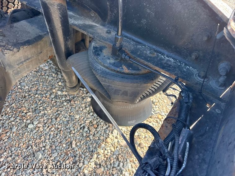 image for item YA3429 2006 Peterbilt 379 semi truck
