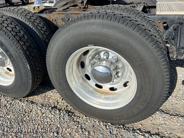 image for item YA3429 2006 Peterbilt 379 semi truck