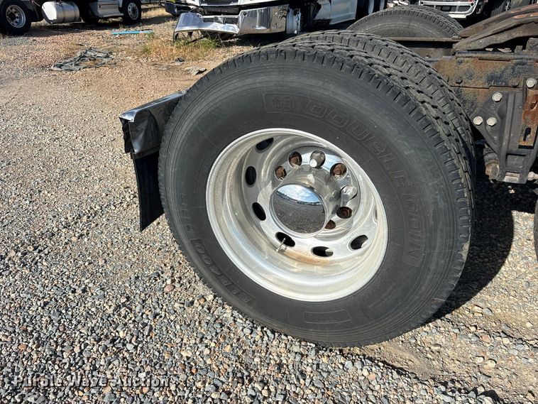 image for item YA3429 2006 Peterbilt 379 semi truck
