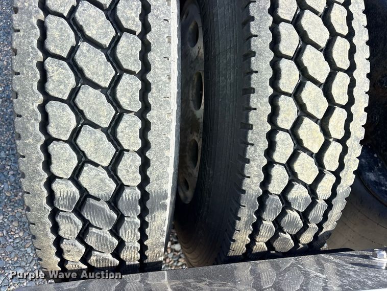 image for item YA3429 2006 Peterbilt 379 semi truck
