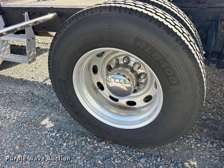 image for item YA3429 2006 Peterbilt 379 semi truck