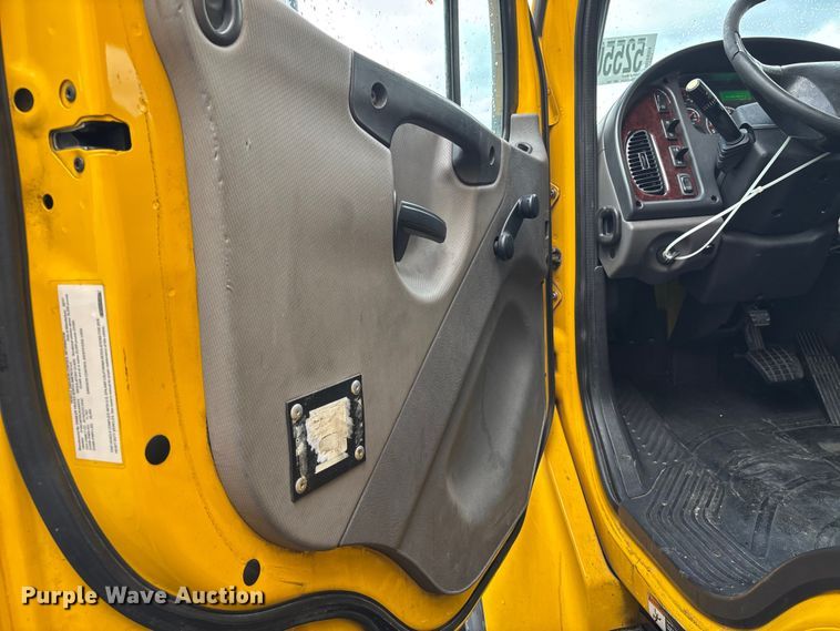image for item YA3449 2018 Freightliner Business Class M2 box truck