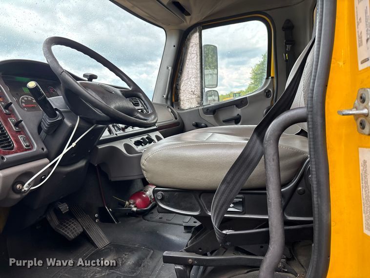 image for item YA3449 2018 Freightliner Business Class M2 box truck