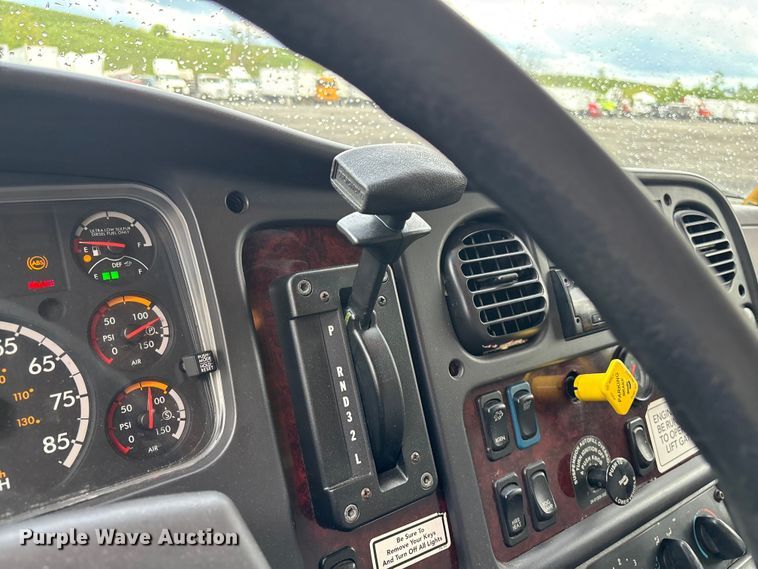 image for item YA3449 2018 Freightliner Business Class M2 box truck