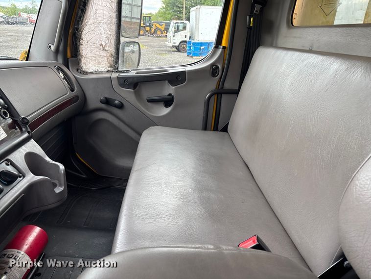 image for item YA3449 2018 Freightliner Business Class M2 box truck
