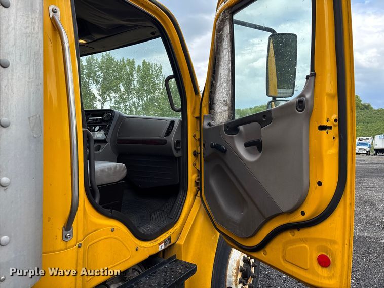 image for item YA3449 2018 Freightliner Business Class M2 box truck