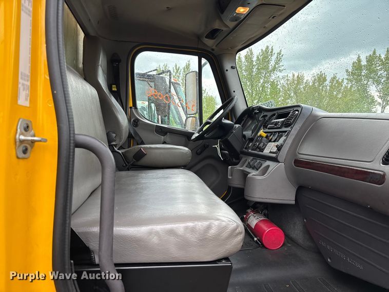 image for item YA3449 2018 Freightliner Business Class M2 box truck