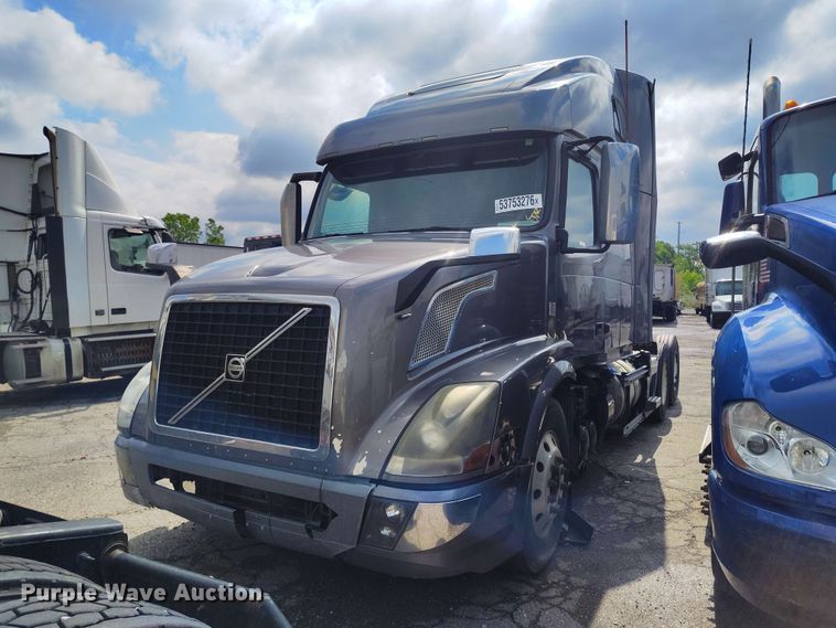 image for item YA3559 2016 Volvo VNL semi truck