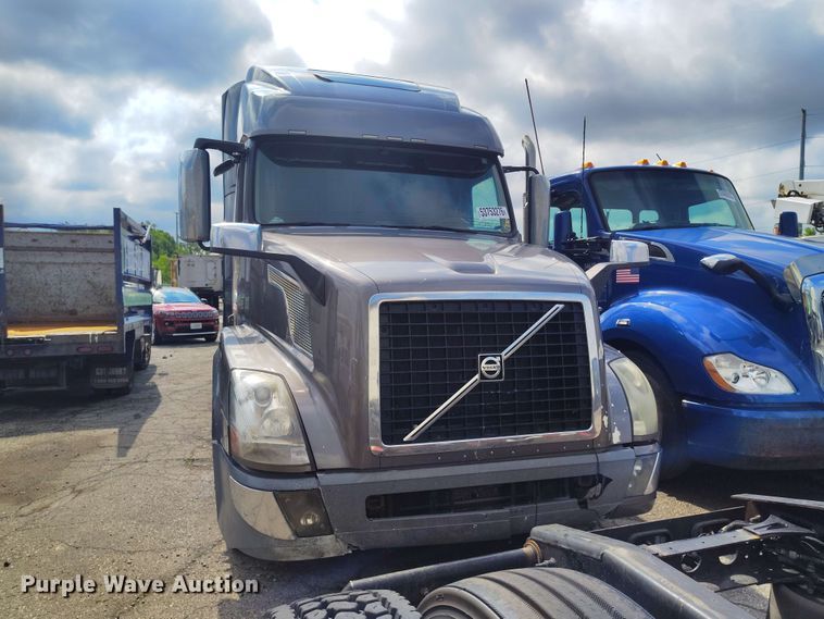 image for item YA3559 2016 Volvo VNL semi truck