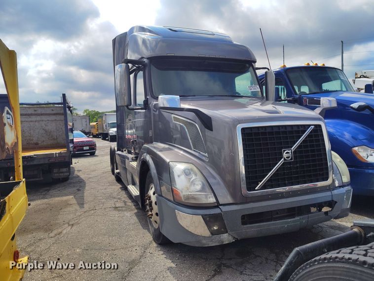 image for item YA3559 2016 Volvo VNL semi truck
