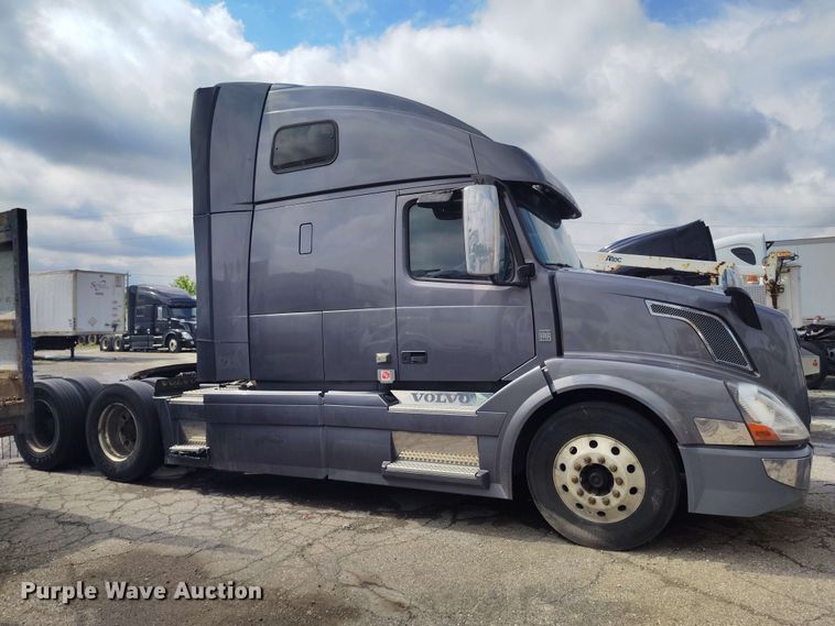 image for item YA3559 2016 Volvo VNL semi truck