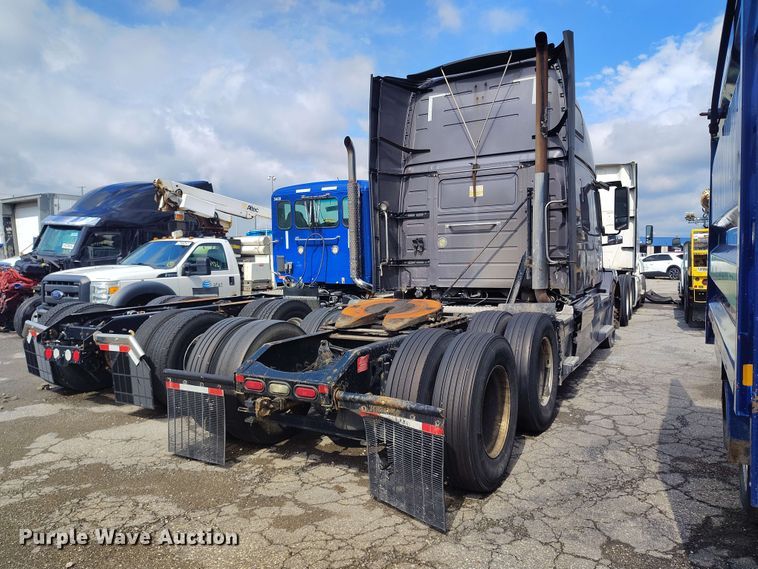image for item YA3559 2016 Volvo VNL semi truck
