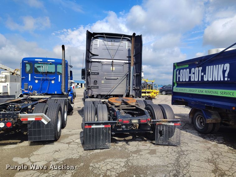 image for item YA3559 2016 Volvo VNL semi truck
