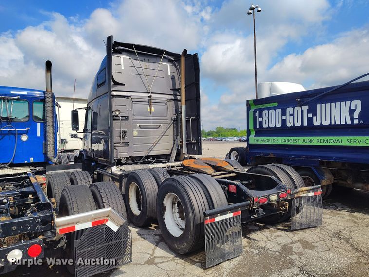 image for item YA3559 2016 Volvo VNL semi truck
