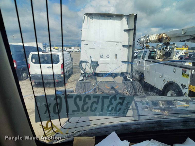 image for item YA3559 2016 Volvo VNL semi truck