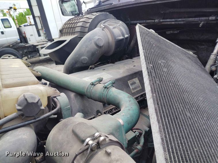 image for item YA3559 2016 Volvo VNL semi truck