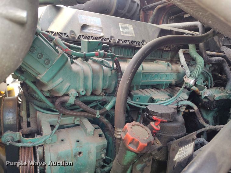 image for item YA3559 2016 Volvo VNL semi truck