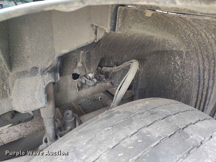 image for item YA3559 2016 Volvo VNL semi truck
