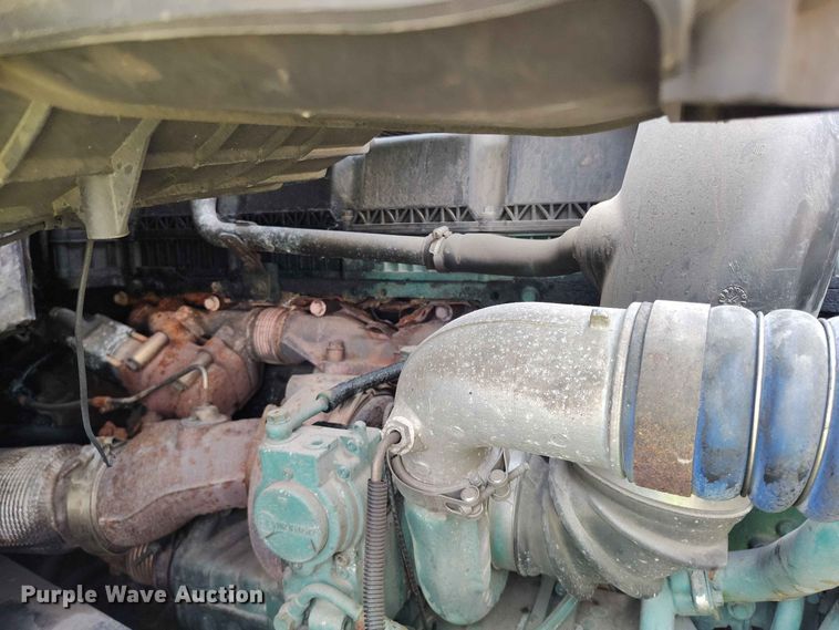 image for item YA3559 2016 Volvo VNL semi truck