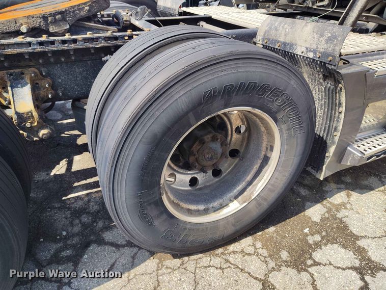 image for item YA3559 2016 Volvo VNL semi truck