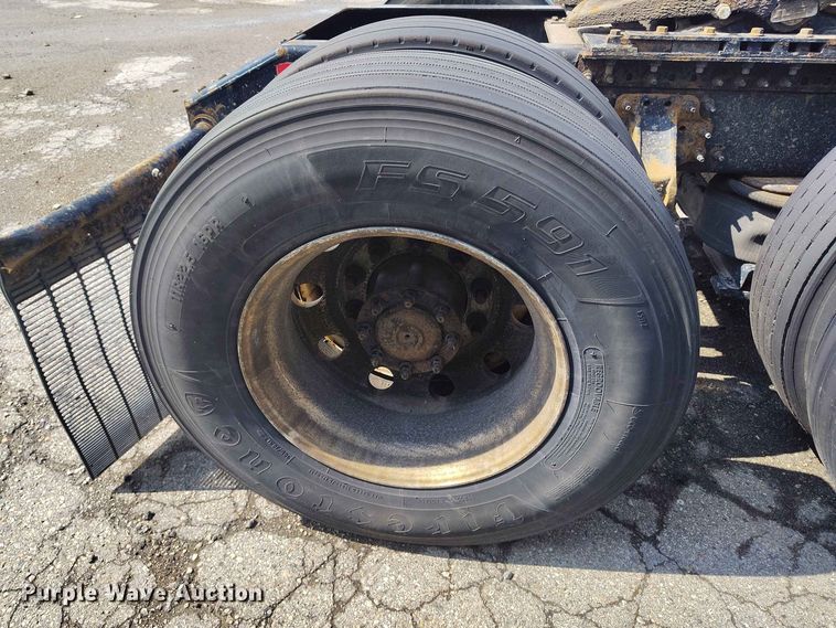 image for item YA3559 2016 Volvo VNL semi truck