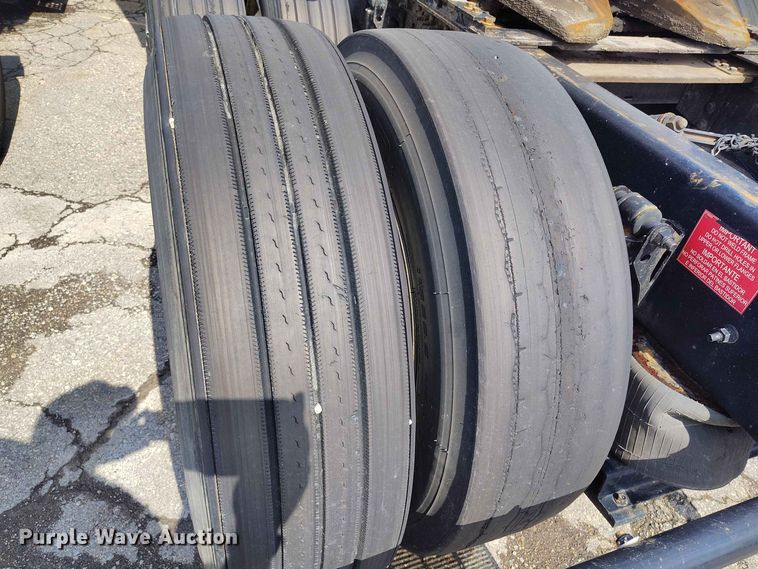 image for item YA3559 2016 Volvo VNL semi truck