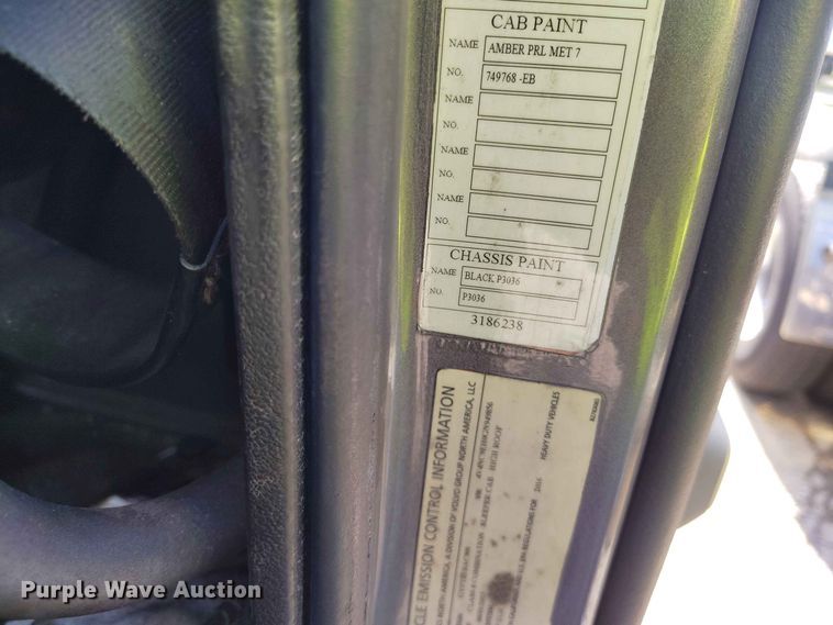 image for item YA3559 2016 Volvo VNL semi truck