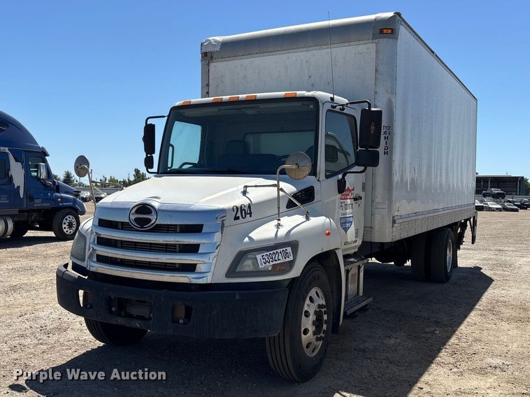 2016 Hino 268 box truck
