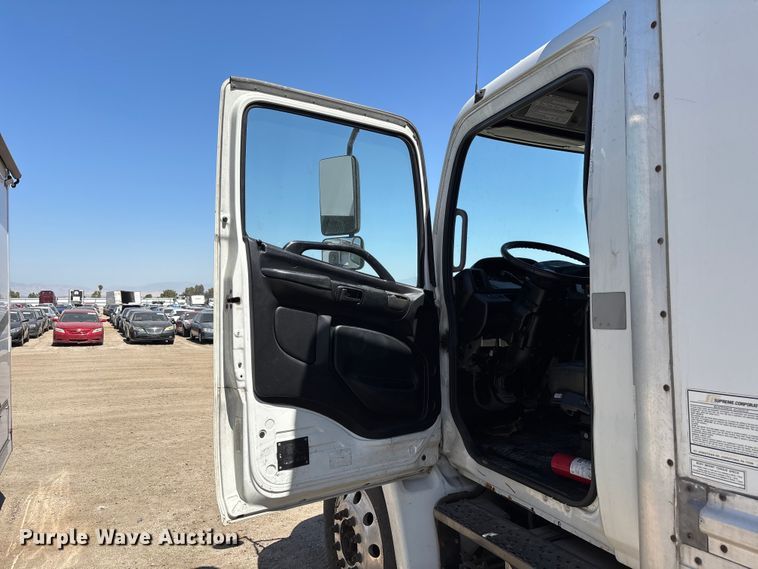 image for item YA3609 2016 Hino 268 box truck