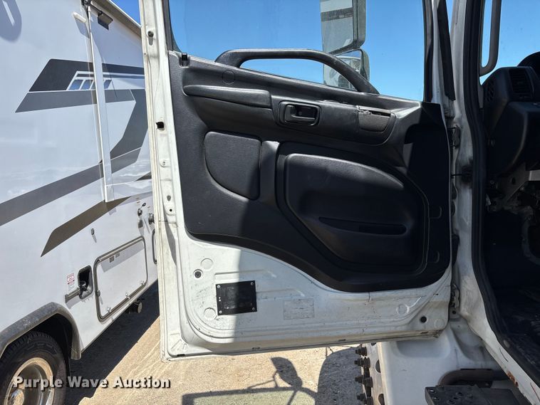 image for item YA3609 2016 Hino 268 box truck