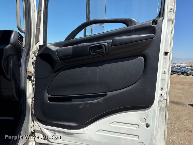 image for item YA3609 2016 Hino 268 box truck