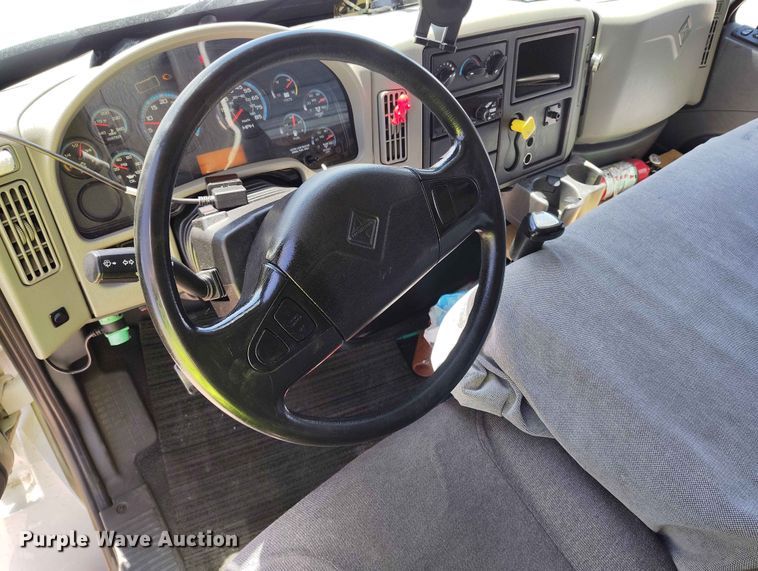 image for item YA3743 2018 International 4300  box truck