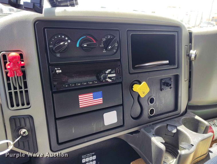 image for item YA3743 2018 International 4300  box truck
