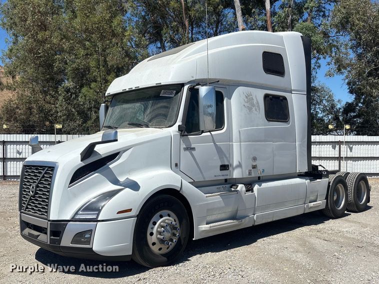 image for item YA3747 2022 Volvo  VNL semi truck