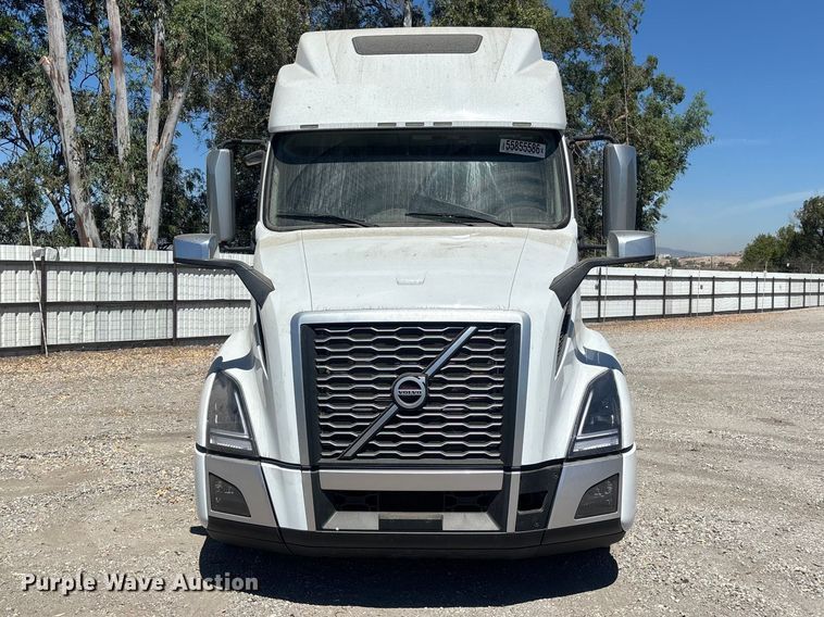image for item YA3747 2022 Volvo  VNL semi truck