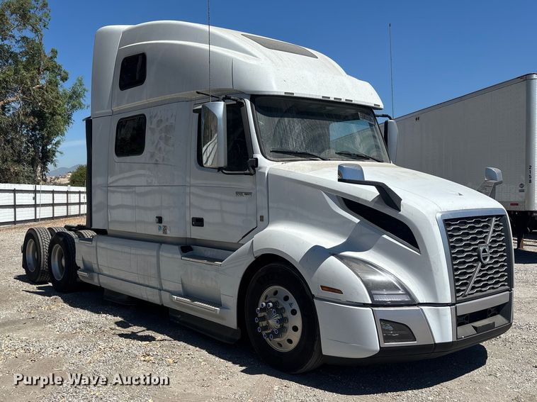 image for item YA3747 2022 Volvo  VNL semi truck