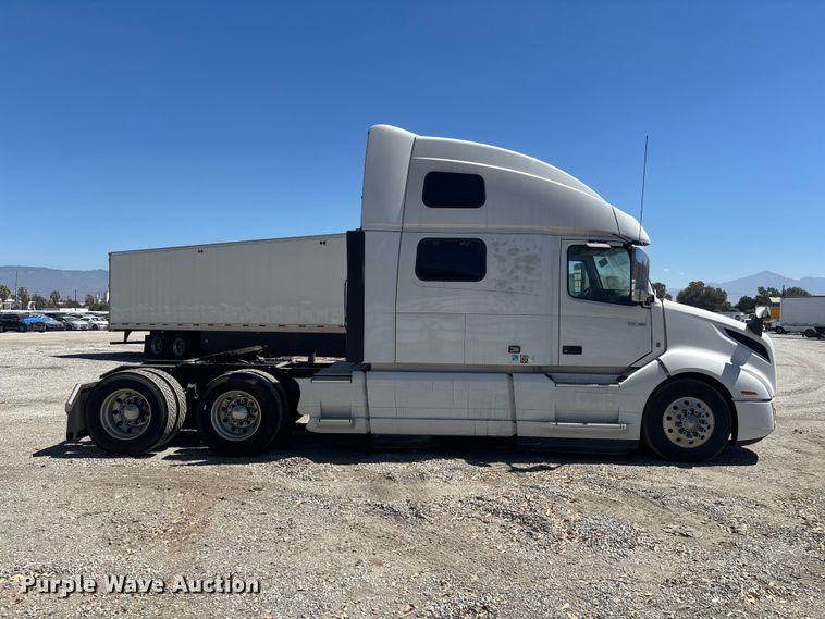 image for item YA3747 2022 Volvo  VNL semi truck