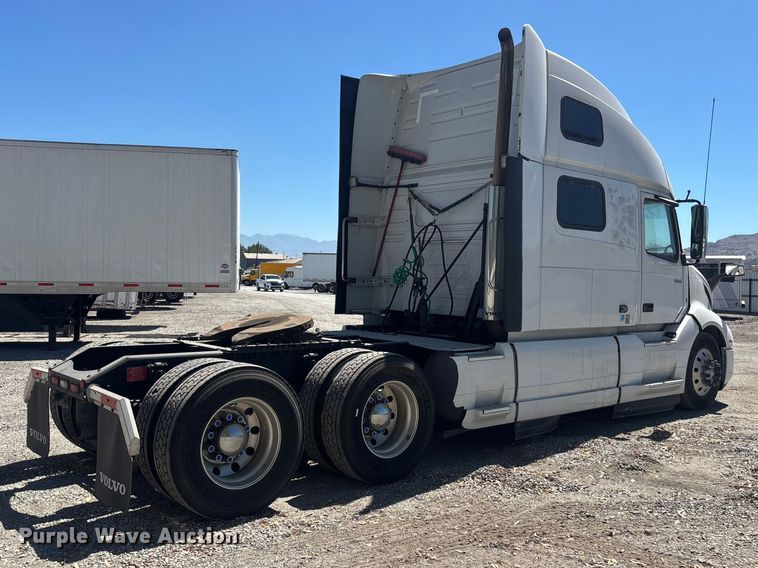 image for item YA3747 2022 Volvo  VNL semi truck
