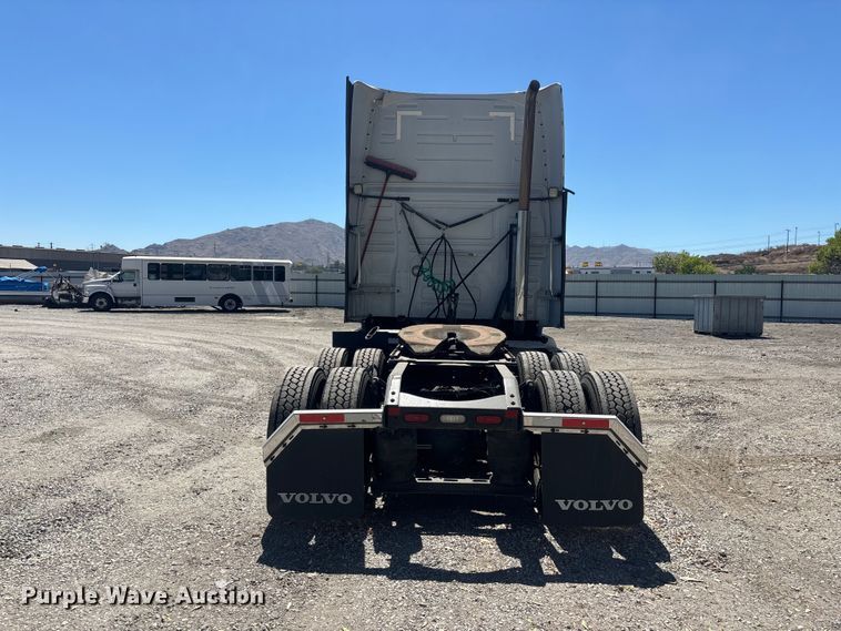 image for item YA3747 2022 Volvo  VNL semi truck