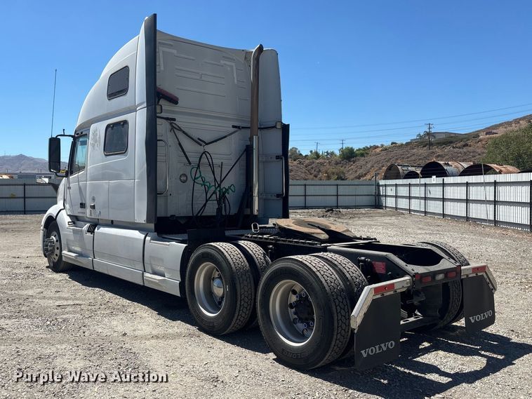 image for item YA3747 2022 Volvo  VNL semi truck