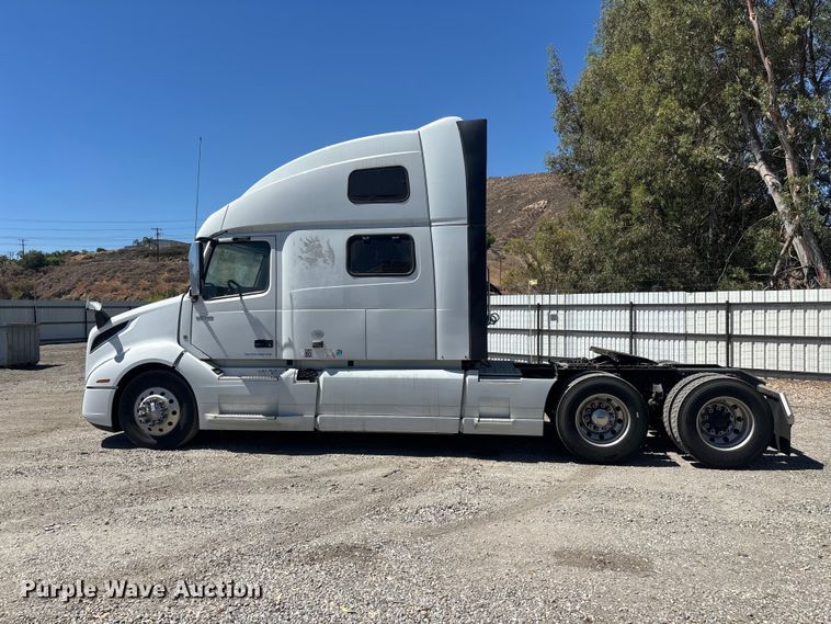 image for item YA3747 2022 Volvo  VNL semi truck