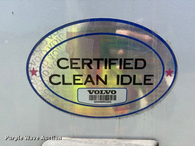 image for item YA3747 2022 Volvo  VNL semi truck