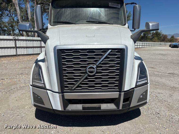 image for item YA3747 2022 Volvo  VNL semi truck