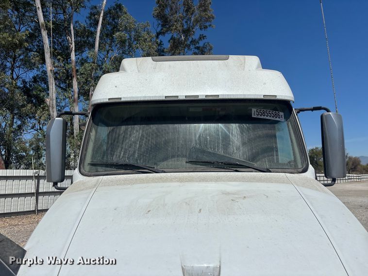 image for item YA3747 2022 Volvo  VNL semi truck