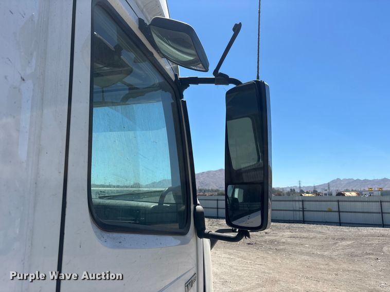 image for item YA3747 2022 Volvo  VNL semi truck