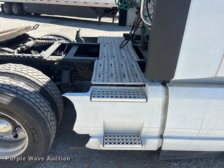 image for item YA3747 2022 Volvo  VNL semi truck