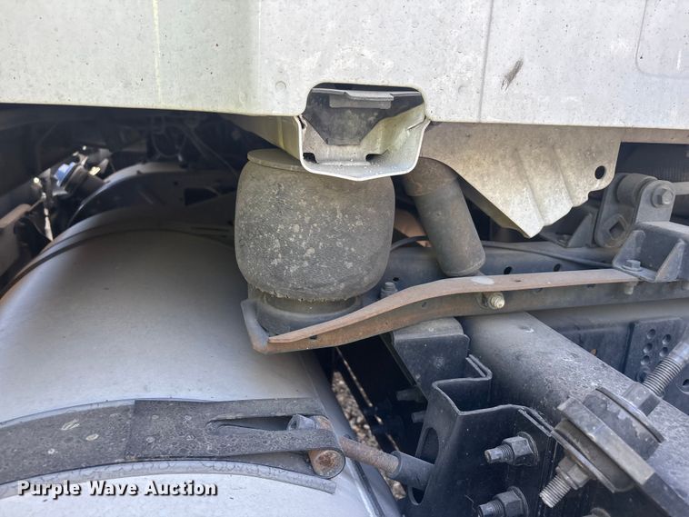 image for item YA3747 2022 Volvo  VNL semi truck